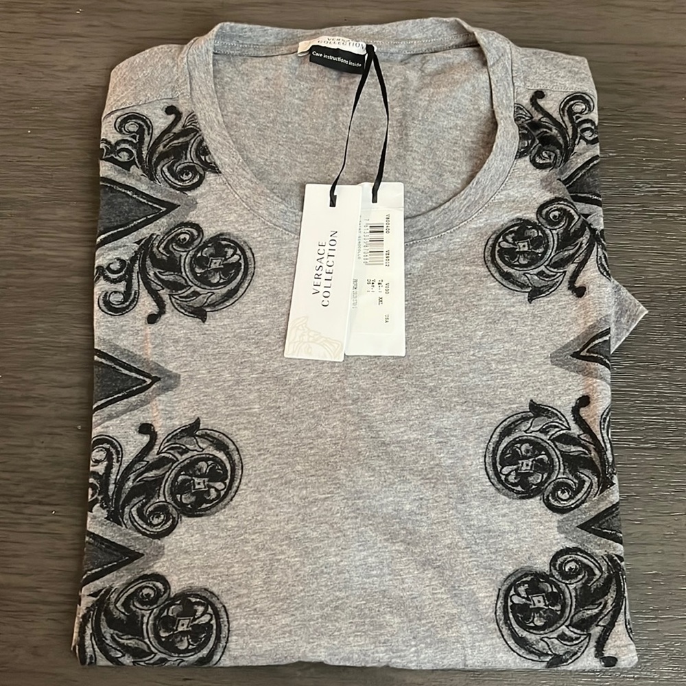 New Versace t-shirt for sale size XXL.